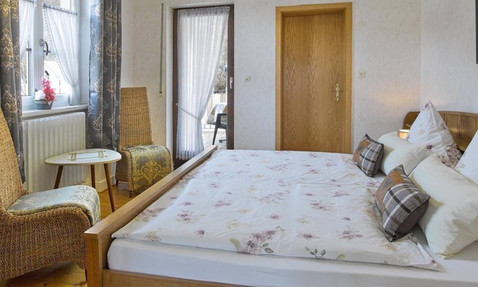 Brodenbach Bed & Breakfast | Double room, balcony, TV - Pension Haus am Walde