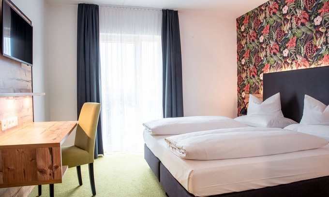 Merklingen Apartment | Double room "Comfort room" with shower/WC
