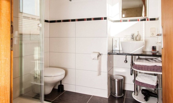 Hagnau Apartment | Double room with shower and WC