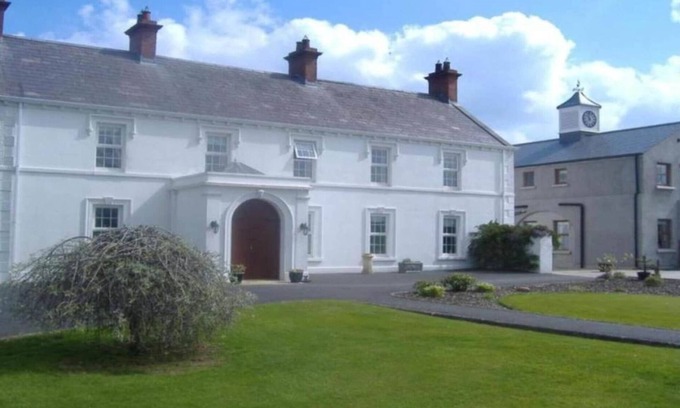 Craigavon Apartment | Double Room ensuite near Hillsborough Palaces