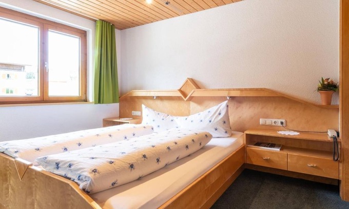 Damuels Bed & Breakfast | Double room - House Furka