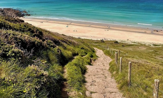 Sennen Apartment | Double room in my apartment by the beach