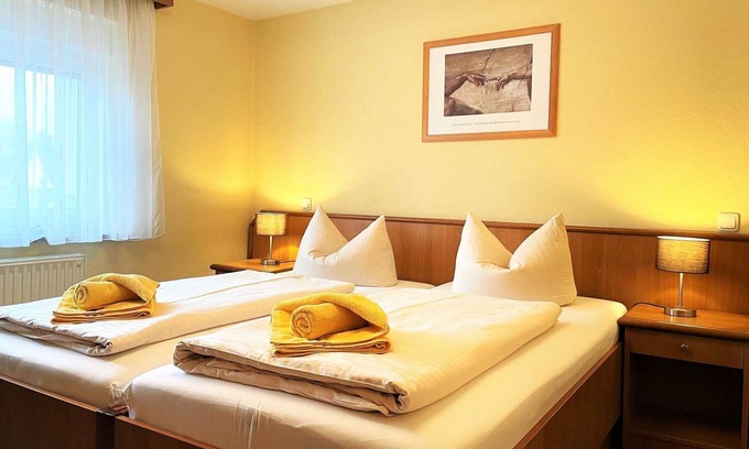 Lohsa Apartment | Double room Pets allowed, max. 2 persons - Gasthof & Pension "Zur Friedenseiche" (Guesthouse)