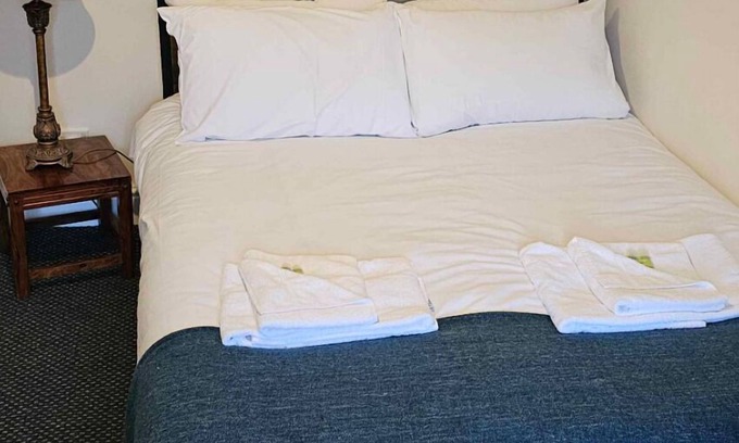 Mynydd Isa House | Double Room Shared Bathroom Free Wi-Fi TV Mold