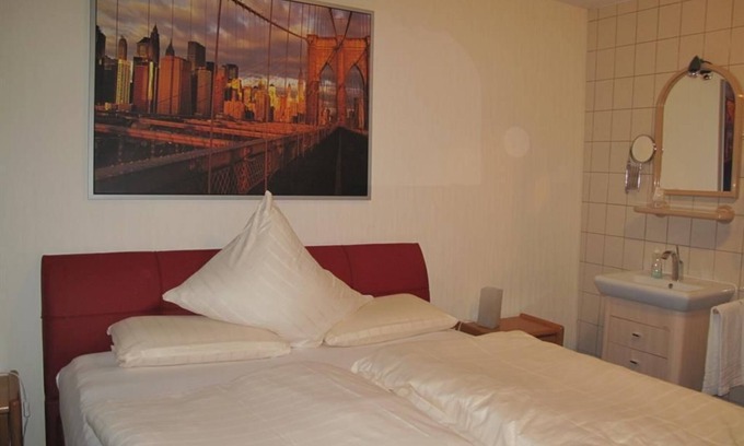 Idar-Oberstein House | Double Room Shower/WC - Hotel Schloßschenke