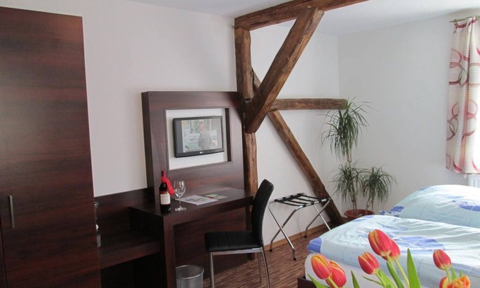 Unterwurschnitz Apartment | Double room, shower, WC, Husarenberg - Ferienhof Wilfert