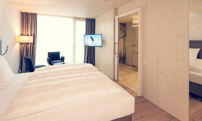 Ehrenstein Apartment | Double room superior air-conditioned with shower/WC