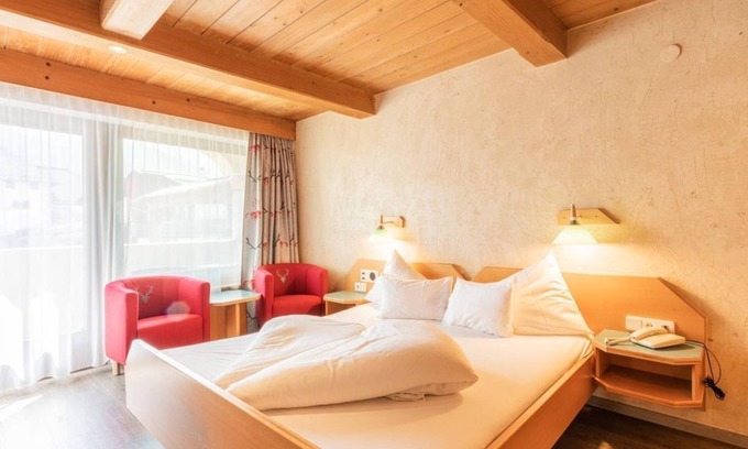 Seefeld Pedestrian Zone House | Double room with balcony - Das Kaltschmid - Familotel Tirol