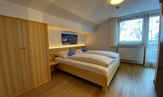 Damuels Bed & Breakfast | Double room with balcony - Hotel Garni Enzian
