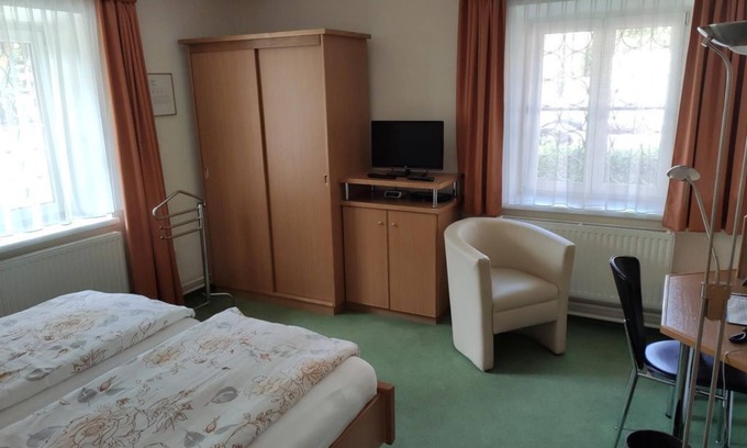 Nonntal Bed & Breakfast | Double room with shower, toilet - free room, pension
