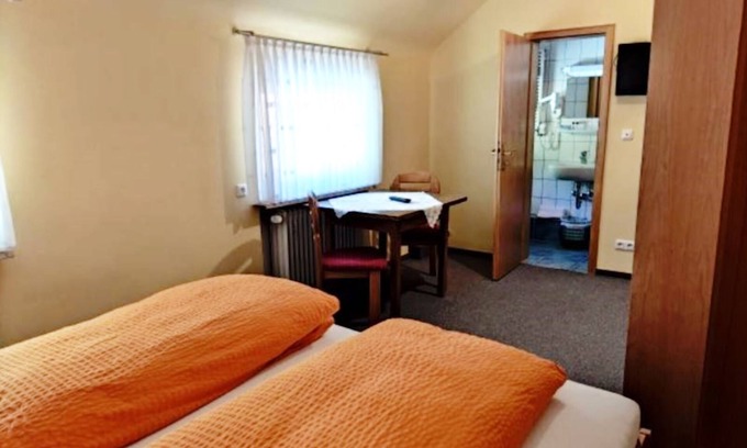 Beerfelden Cottage | Double room without balcony 01 - Gasthaus Zum Pälterwald