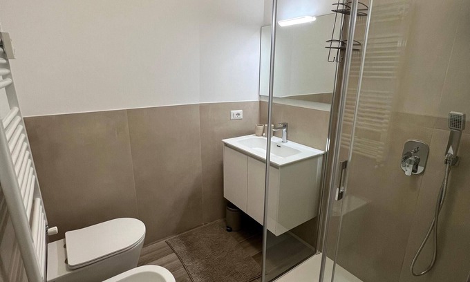 Crescenzago House | Double with private room bathroom
