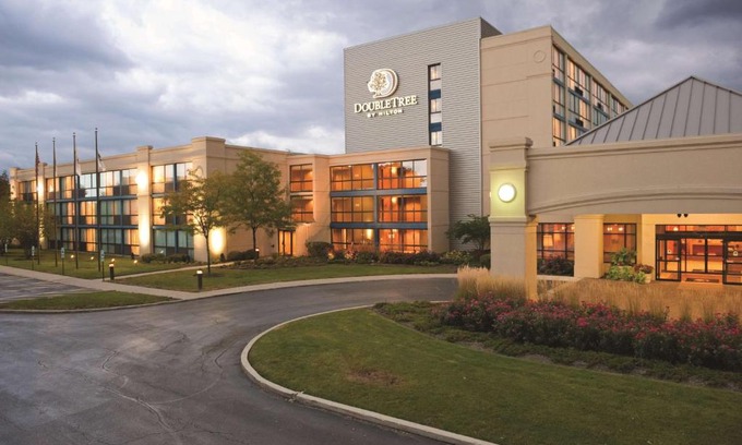 Arlington Heights Hotel | DoubleTree by Hilton Chicago - Arlington Heights