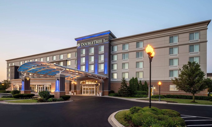 Bedford Park Hotel | DoubleTree by Hilton Chicago Midway Airport