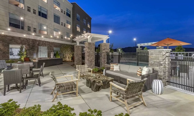 Conestee Hotel | DoubleTree by Hilton Greenville Woodruff Road