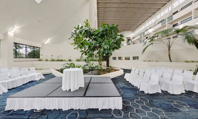 St. Louis Park Hotel | DoubleTree by Hilton Minneapolis - Park Place