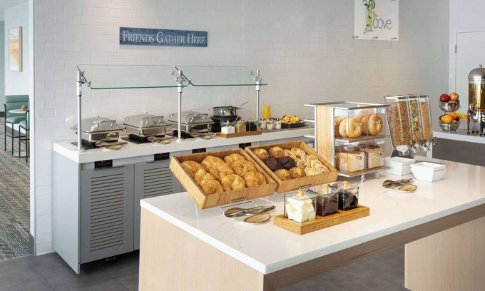 West Little River Hotel | DoubleTree by Hilton Miami North I-95