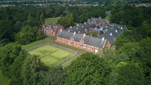 Wokingham Hotel | DoubleTree by Hilton St. Anne's Manor