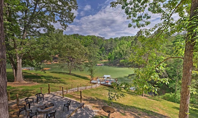 Dandridge Cabin | Douglas Lake Cabin w/Dock - 25 Mi to Pigeon Forge!