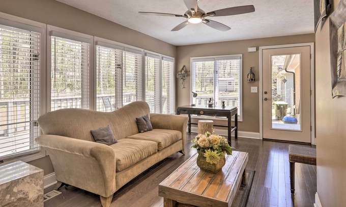 Douglasville House | Douglasville Retreat w/ Deck, Dogs Welcome!