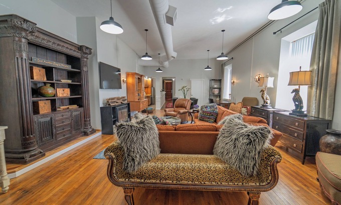 Grove City Apartment | Down Town Poshy-Poshy, upscale 2 bedroom loft