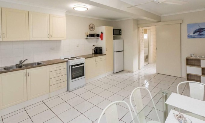 Hervey Bay House | Downstairs villa minutes to the beach