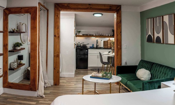 Tampa Heights Apartment | Downtown 1BR Cottage for 4 (Renovated)