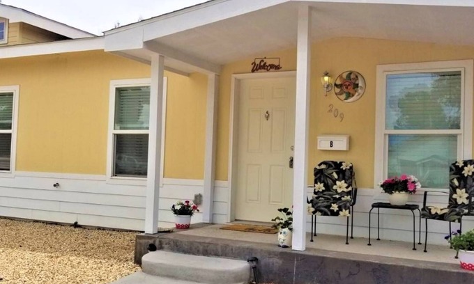 Alamosa House | Downtown Alamosa 3 Bedroom 2 Bath Home