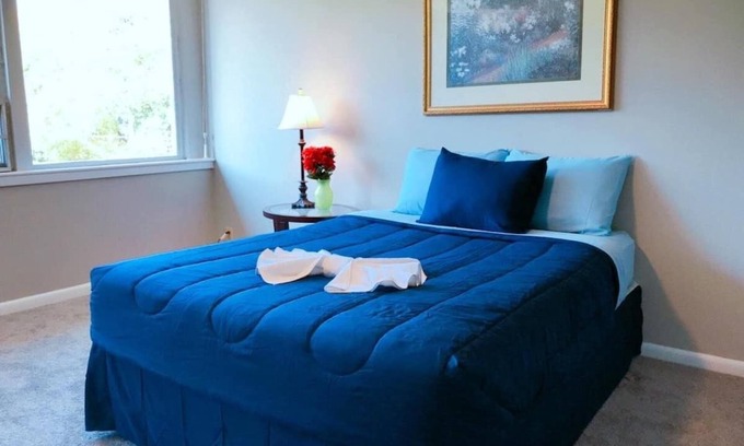 Greensboro Apartment | Downtown Apartment conveniently located to all!