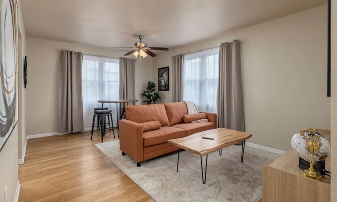 Downtown Anchorage Apartment | Downtown Art Deco 1 Bedroom