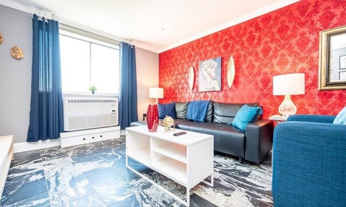 Downtown Atlanta Apartment | Downtown ATL Condo - Walk Score 78 w Free Parking!