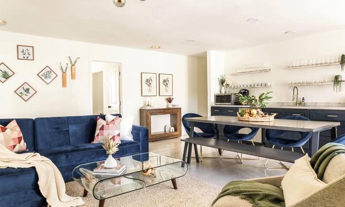 Edgewood Cottage | Downtown Atlanta - 4 Bedroom - Pets - Parking - 9 Guests