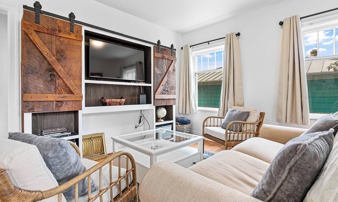 Cornwall Park House | Downtown Bellingham Burrow by Gather: Bellingham Escape w/Bike Storage & Office