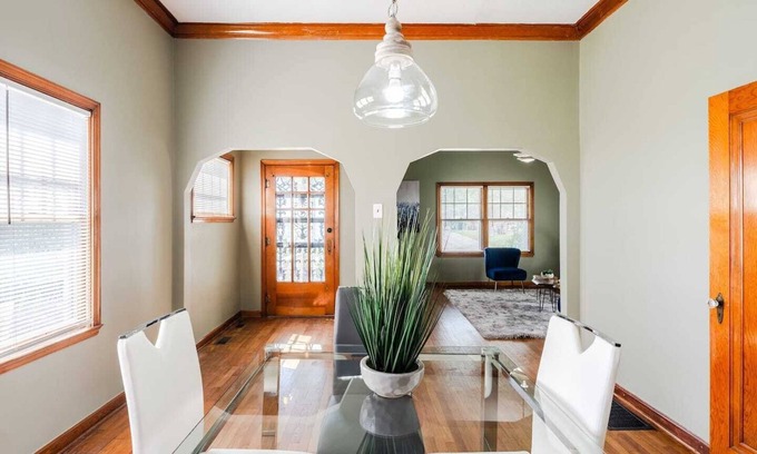 Riverview House | Downtown Bungalow | Fully Updated | Best KC Views
