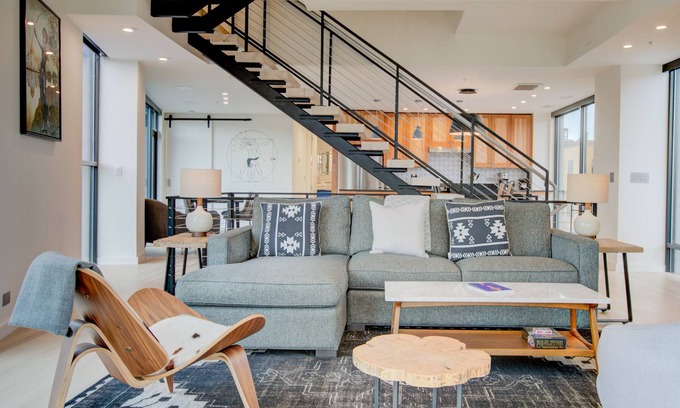 North Downtown Condo | Downtown C'ville Luxury w/Rooftop + Common House