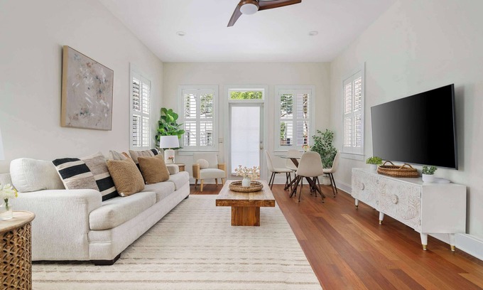 Cannonborough Elliotborough House | Downtown Charleston - Walk to King Street
