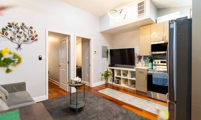 Rittenhouse Row Apartment | Downtown City Hall near Kimmel Center 2BD Suite