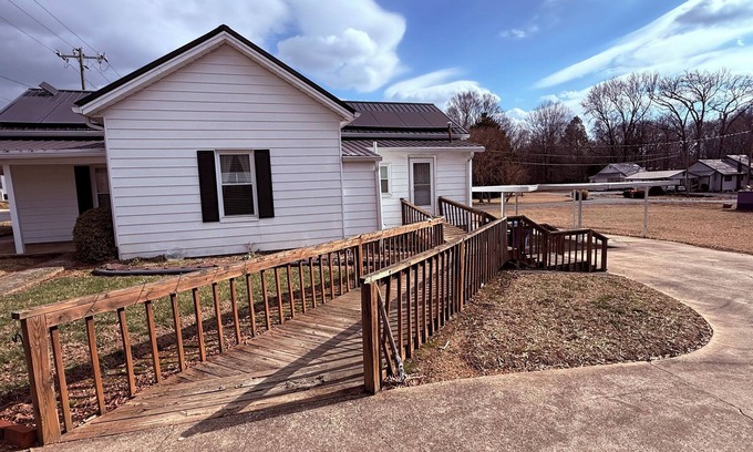 Mooresville House | Downtown Convenience near Lake Norman