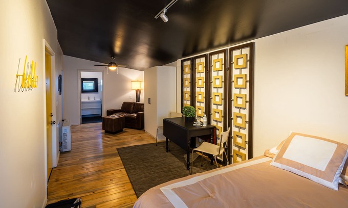 Southside Cottage | Downtown Cozy Condo- Walk to Best Diners, Breweries, NAU, Historic Flagstaff!