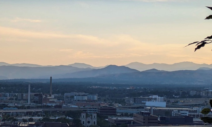 Downtown Denver Apartment | Downtown Denver Luxe Condo – Balcony, Mountain Views & Pool