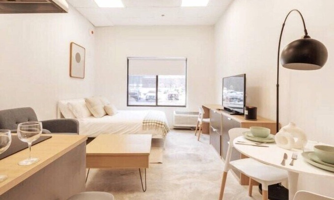 Meriden Apartment | Downtown Dream| Meriden Metro| Cozy Retreat Studio