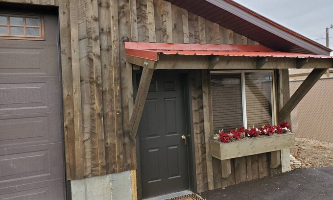 Fairview Apartment | Downtown Fairview BunkHouse