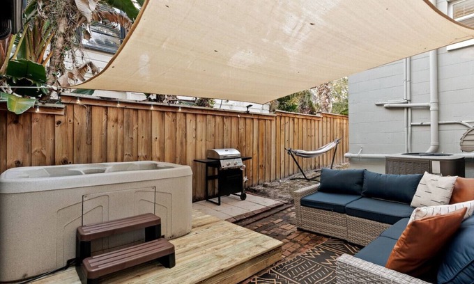 Lake Eola Heights House | Downtown Gem w/Jacuzzi + Basketball + Games!