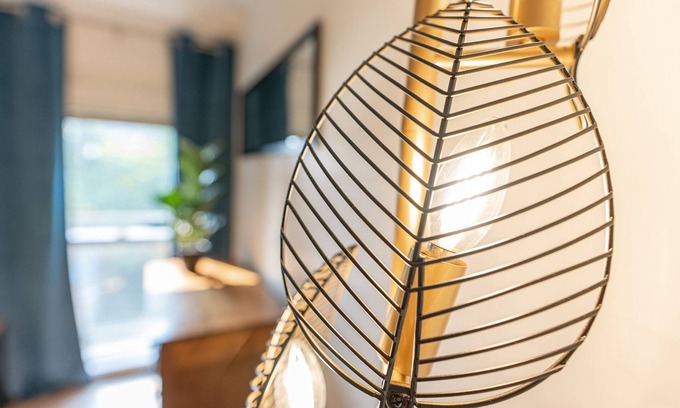 Harlow House | Downtown Gem! Yoga Room! Reliable WIFI!
