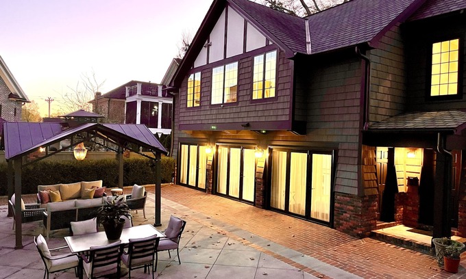 Pettigru Street Historic District House | Downtown Greenville Lux Carriage House—Walk to Main St, SR Trail, The Well Arena