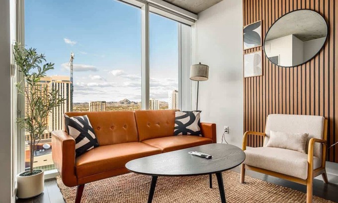 Downtown Phoenix Apartment | Downtown Highrise STU | Sky Pool, Parking, Gym 07