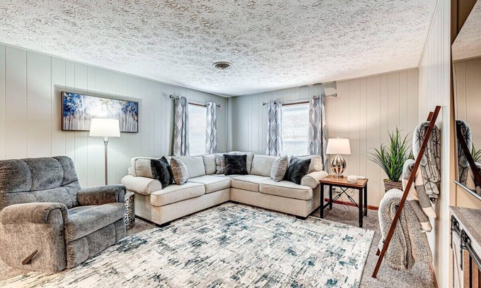 Lebanon House | Downtown Lebanon: Cozy Retreat, Prime Location