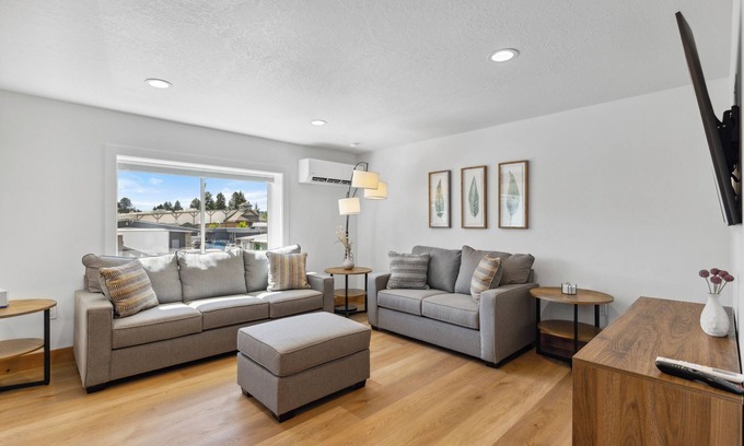 McCall House | Downtown Loft 205 - half block from lake, restaurants, and shopping