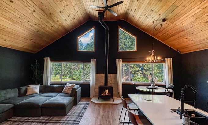 McCall House | Downtown McCall Retreat – 4 Bed, 3 Bath Walkable Gem