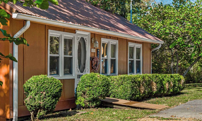 Mentone House | Downtown Mentone - Baileys Bungalow